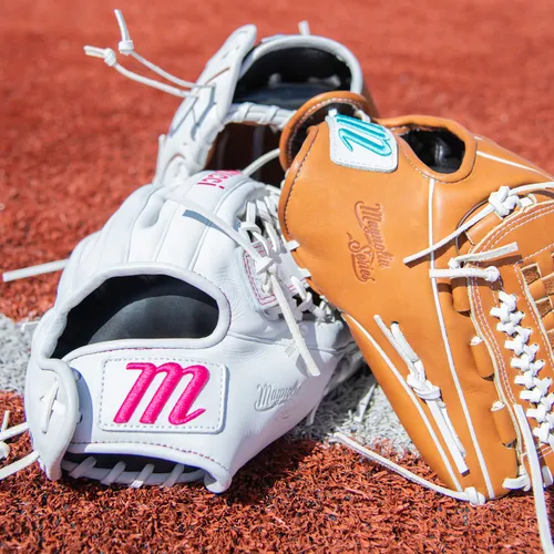 Marucci Magnolia 47A6 12.5 Fastpitch Glove: MFG3MG47A6FP-W/PK