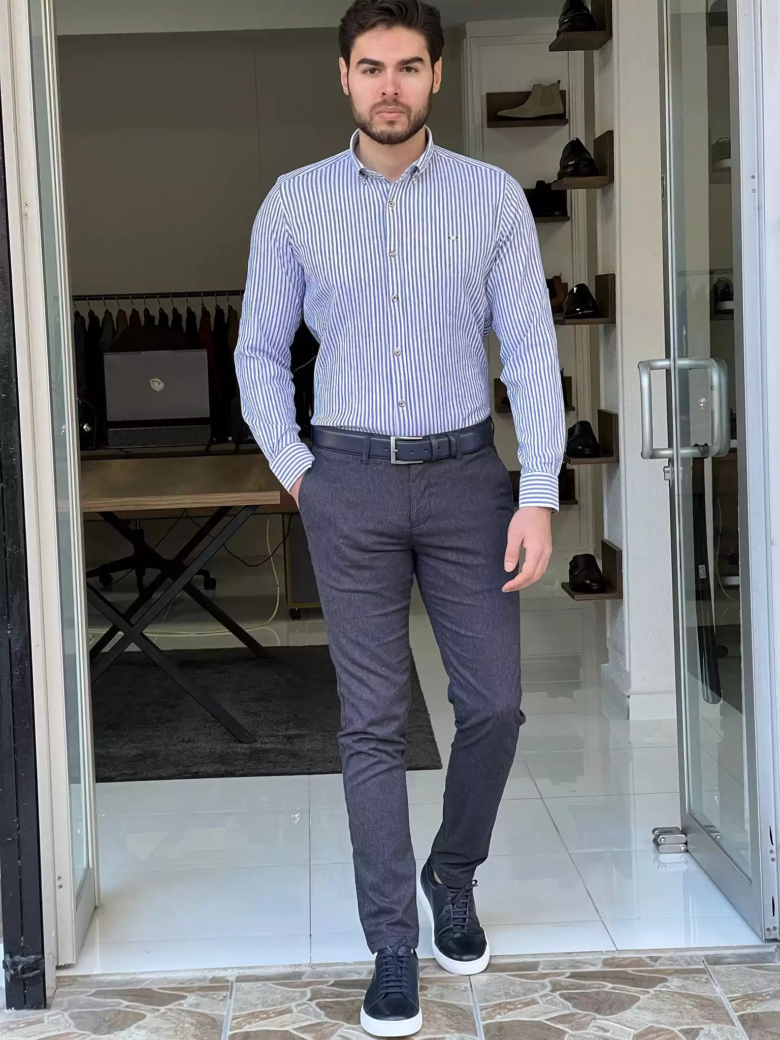 Slim Fit Foldable Sleeve Seersucker Shirt